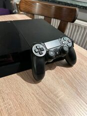 PS4 su 2 žaidimais