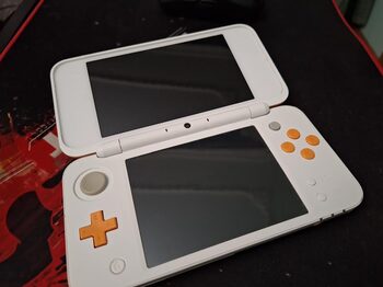 New Nintendo 2DS XL, 32bg Orange & White for sale