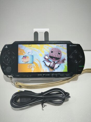 PSP FAT 1004 + CABLE DE CARGA