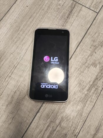 Lg K4 (2016) su pakrovėju