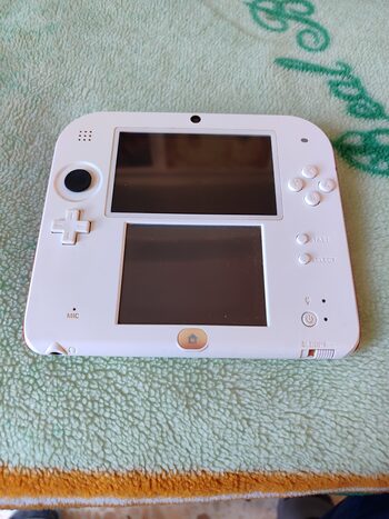 Nintendo 2DS con funda y juegos