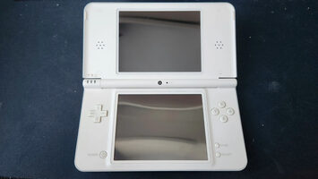 Nintendo DSi XL, White