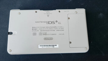 Nintendo DSi XL, White