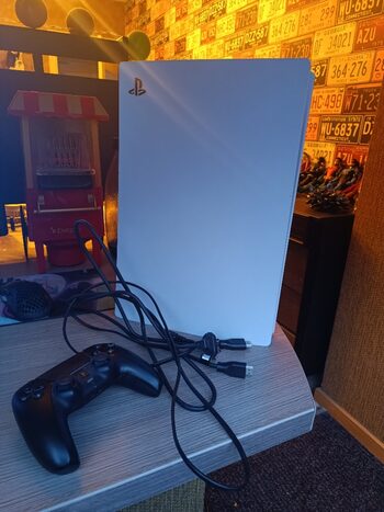 PS5 Digital Edition 825GB su 100+ žaidimų 