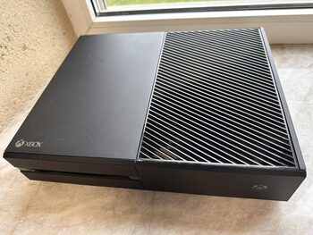 Xbox One 500GB su 6 žaidimais Call of Duty, FIFA, NHL, F1 ir Shadow Awakening