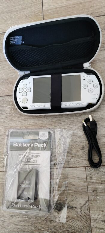 PSP 2000, White, 8GB