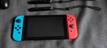 Nintendo Switch pro su žaidimais