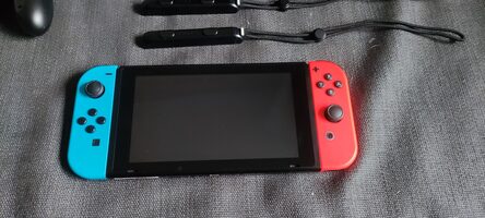 Nintendo Switch pro su žaidimais