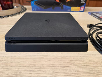 Playstation 4 Slim 1TB CUH-2216B + 4 žaidimai