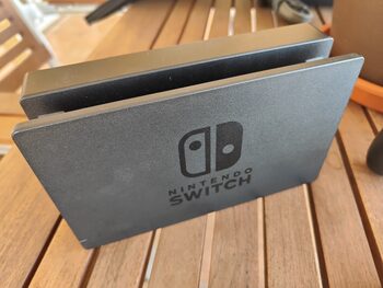 Redeem Nintendo Switch (Roja) + Extras