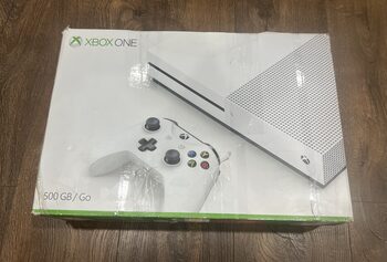 Xbox One S, White,500gb 1 pultas 2 žaidimai CD