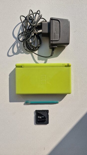 Nintendo DS Lite, R4