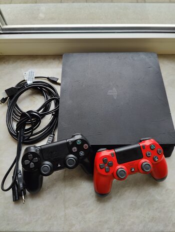 PS4 PlayStation 4 Slim Black 1TB Atrištas HEN, su pulteliai 9.00 su žaidimais