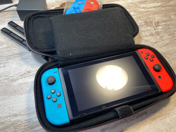 Nintendo Switch con Accesorios (protector de pantalla) 