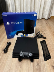 PS4 Pro en su caja original