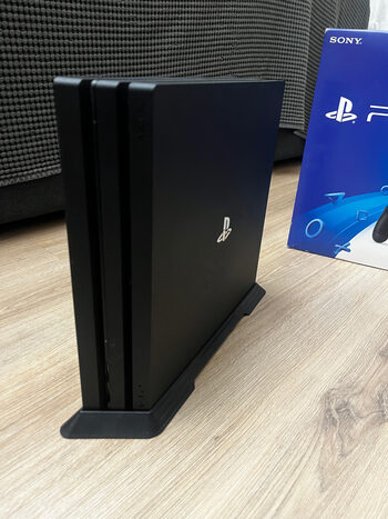 PS4 Pro en su caja original