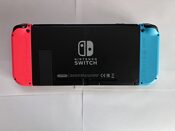 Redeem Nintendo Switch su žaidimu ir Joy-Con grip