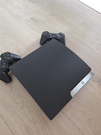 playstation 3 160 gb with 2 controlers with minecraft installed
