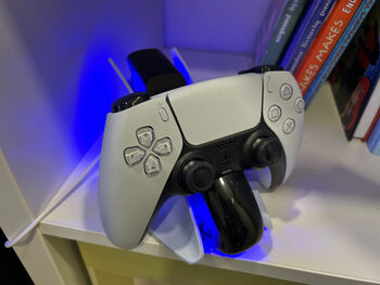 Playstation 5 pultelis ir ikrovimo stotelė