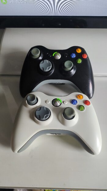 Xbox 360S 250GB + 300 juegos + 2 mandos