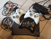 Xbox 360S + trys žaidimų pulteliai