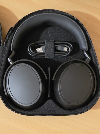 Sennheiser momentum 4