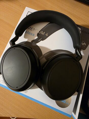 Sennheiser momentum 4