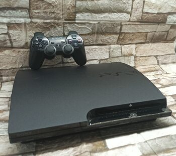 PlayStation 3 Slim, con mando y magia 