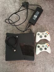 Xbox 360 S + 2 kontroleriai