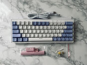 Mechaninė klaviatūra (mechanical keyboard with yellow switches)