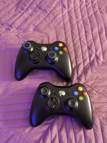 2 x Microsoft Xbox 360 Controller