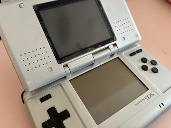 Nintendo DS con Caja de Japón + Juego Gratis