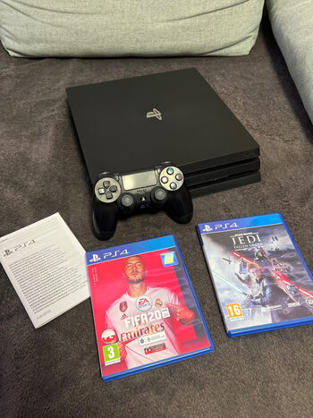 Ps4 Pro 1 TB + 2 žaidimai 