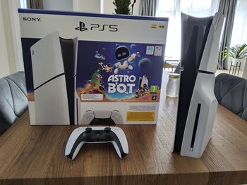 PlayStation 5, Slim 825GB Blu-ray