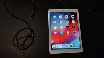 Apple iPad Air 16GB Wi-Fi Silver