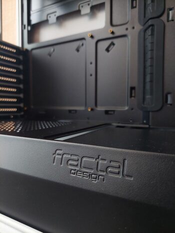 Get Fractal Design Meshify C ATX Mid Tower White / Black PC Case