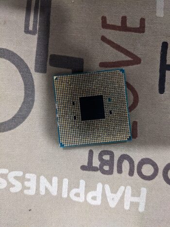 Parduodu ryzen 3 3200g cpu