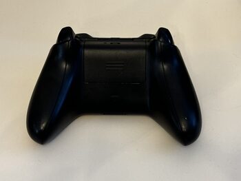 Juodas Xbox Wireless Controller for Xbox One/PC + Rechargeable Battery