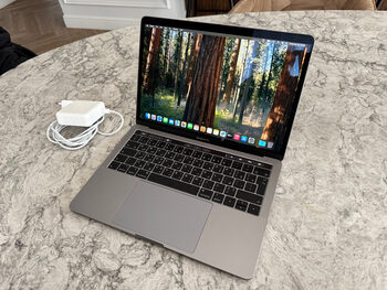 MacBook Pro, I7 16/256gb