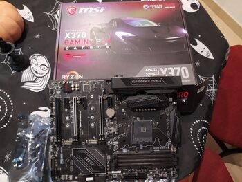 MSI X370 GAMING PRO CARBON AMD X370 ATX DDR4 AM4 3 x PCI-E x16 Slots Motherboard