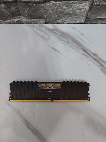 Corsair Vengeance LPX 16 GB (1 x 16 GB) DDR4-2666 Black / Yellow PC RAM