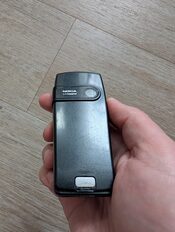 Nokia 6230 su automobiliniu įkrovikliu