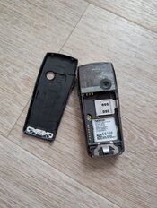 Nokia 6230 su automobiliniu įkrovikliu