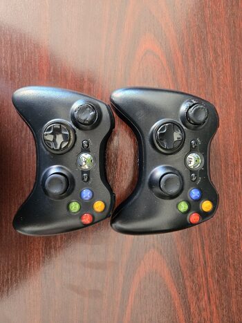 Buy Xbox360 S, Black, 250GB, RGH, du pulteliai, Kinect kamera, HDMI laidas, pakrovėjas, du fiziniai žaidimai ir 51 įrašyti žaidimai. 
