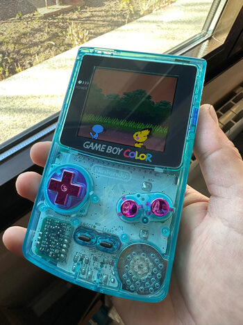 Game Boy Color con pantalla IPS