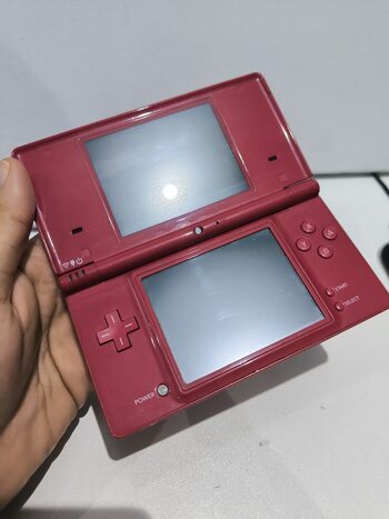 Nintendo DSi Roja + Cable de carga