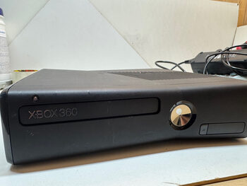 xbox 360 konsolė su priedais