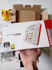 Nintendo 2ds blanca y roja con caja completa  for sale