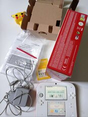 Get Nintendo 2ds blanca y roja con caja completa 