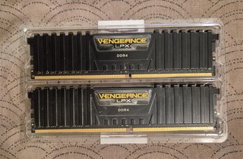 Corsair Vengeance LPX 8 GB (2 x 4 GB) DDR4-3000 Black / Yellow PC RAM